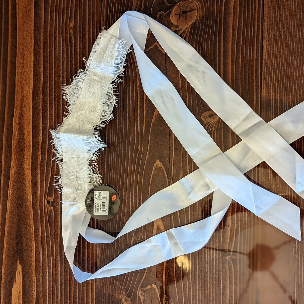 OH LA LA CHERI Lace cuffs